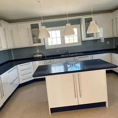 Stunning 5 Bedroom Βίλα *