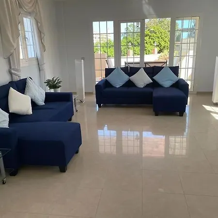 Stunning 5 Bedroom Βίλα Benalmádena